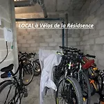 Avec Terrasse Spacieuse Et Parking à - Fr-1-338-147 Appartement
