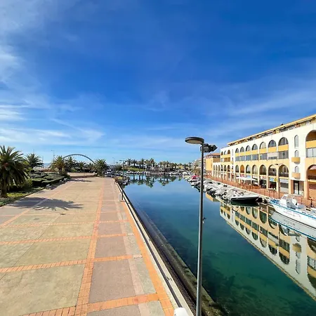 Avec Terrasse Spacieuse Et Parking à - Fr-1-338-147 Appartement Sète