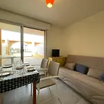 Avec Terrasse Spacieuse Et Parking A - Fr-1-338-147 Sète